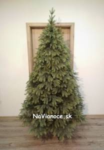 elegantný vianočný stromček
