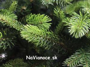ozdobené 3D vianočné stromčeky